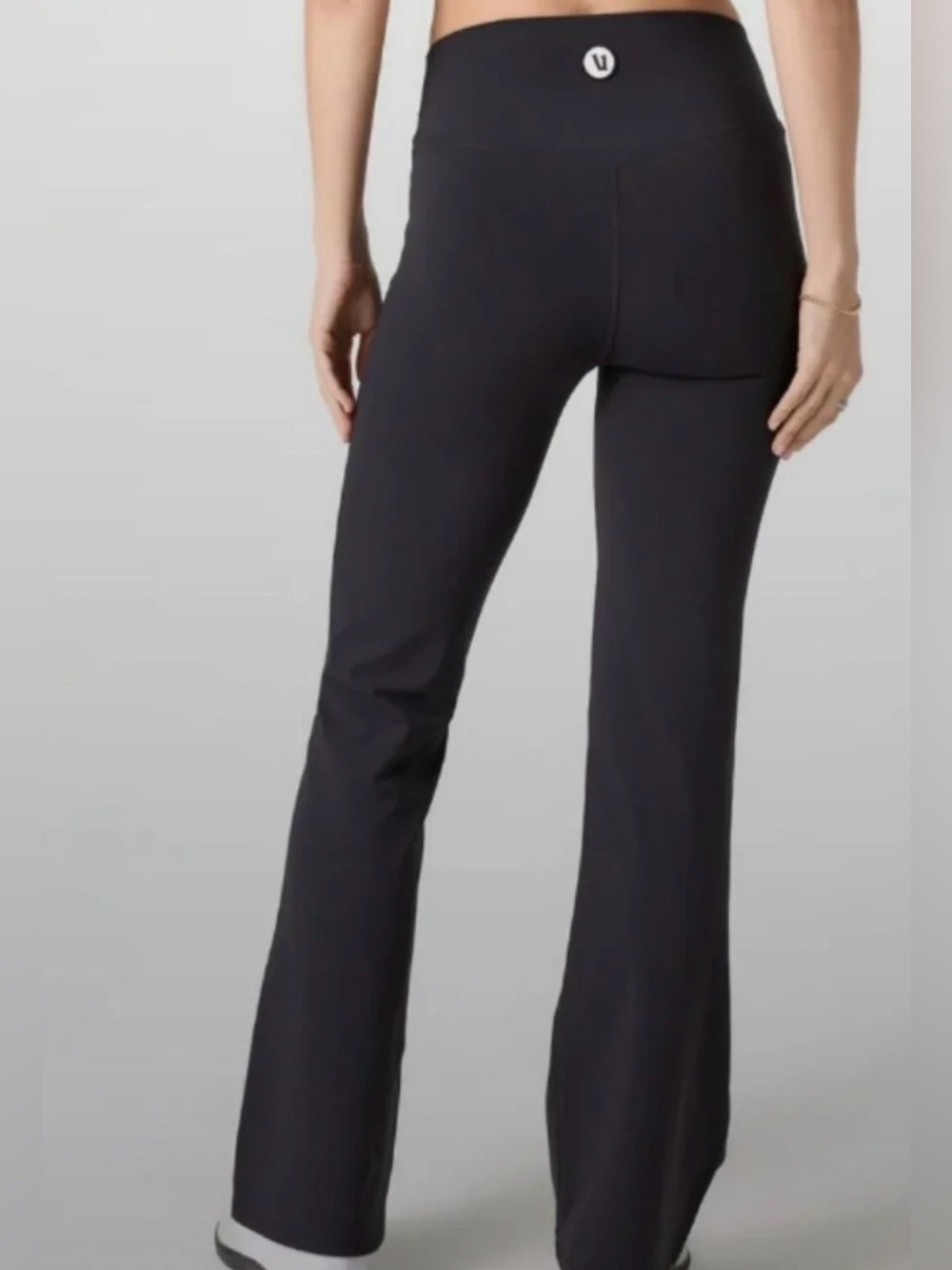 Vuori Chilled Out Bootcut Pants women's size S